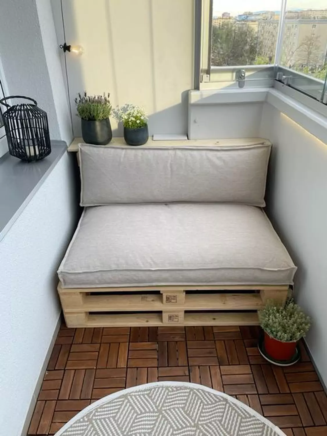 Pallet sofa 7
