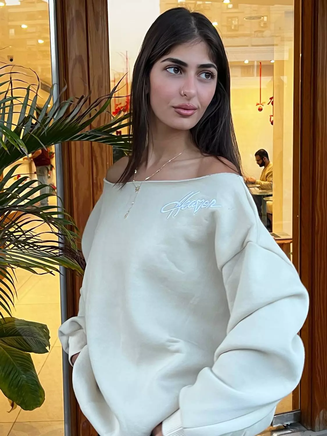 hoodie off shoulder embroidery  8