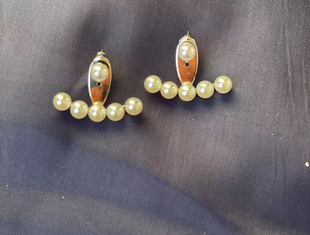Pearls behind