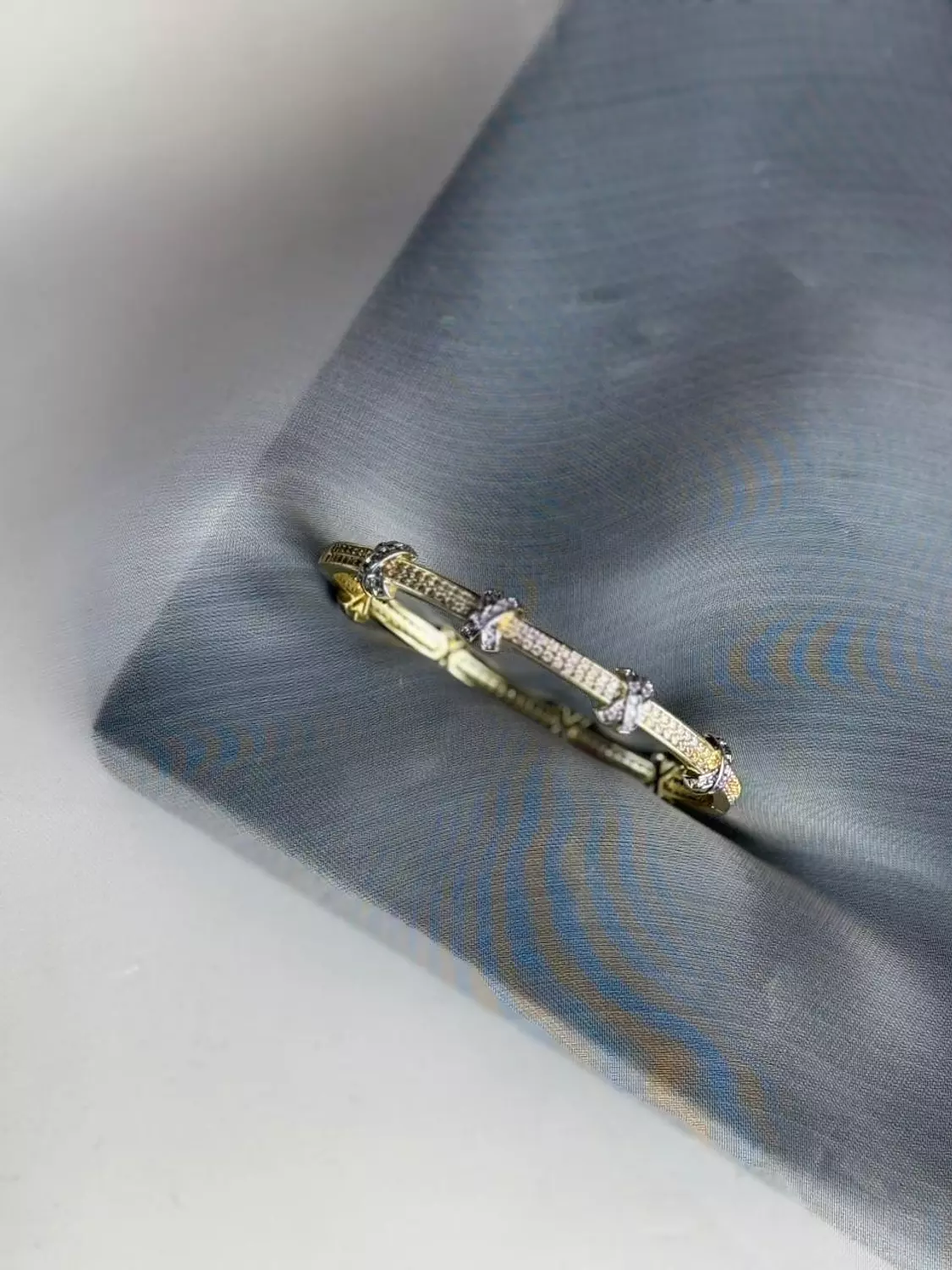 Cros Braselet  image