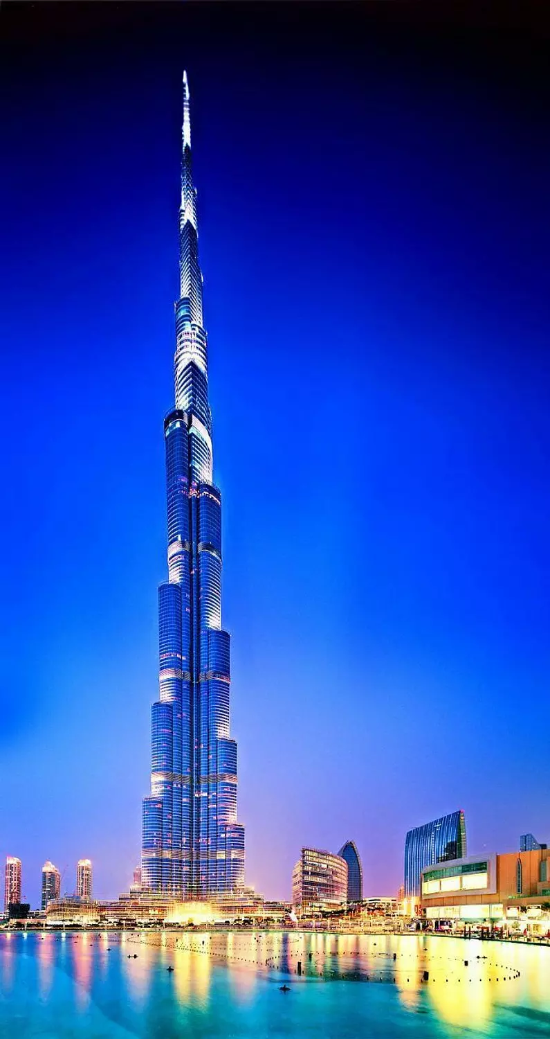 🎖️🌐 Burj Khalifa Journey: An Icon of Emirati Creativity. 3