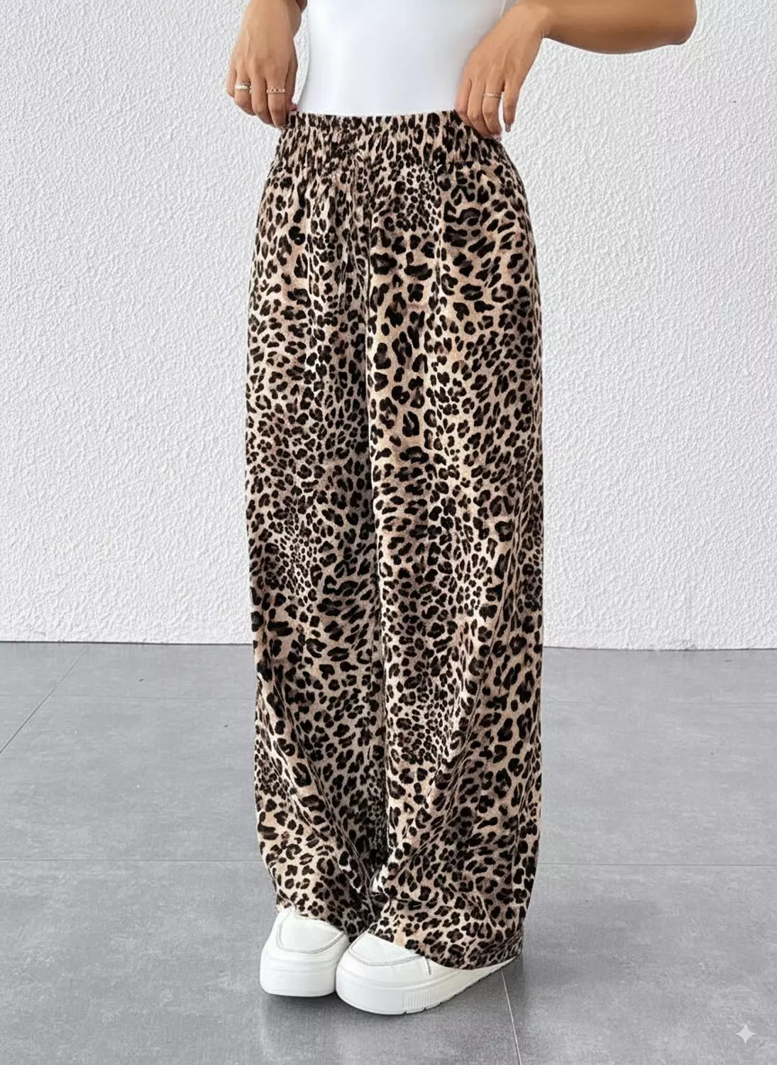 High-Waist Linen Pants in Leopard Pattern 1