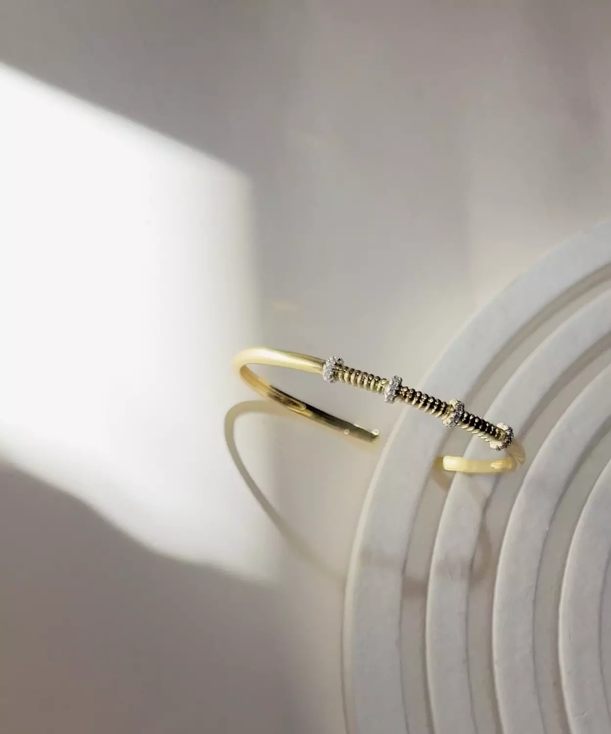 Chic bangle image