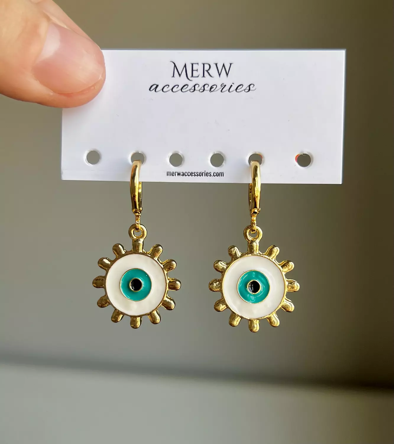 White eye earring  image