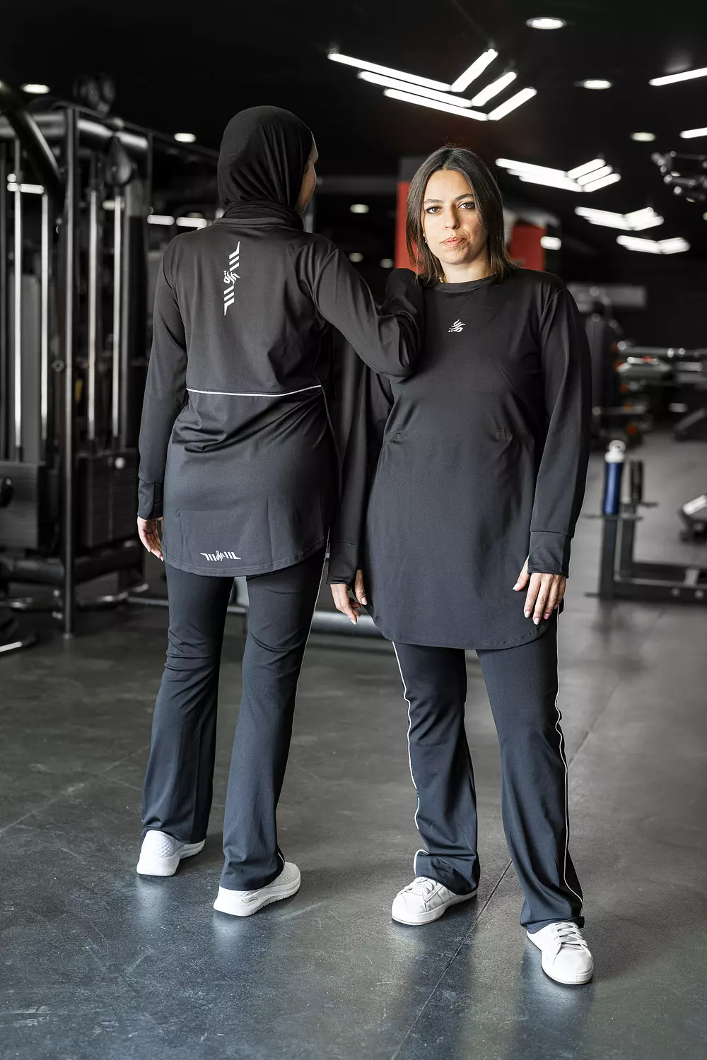 Hurra's long fit T-shirt in black 5