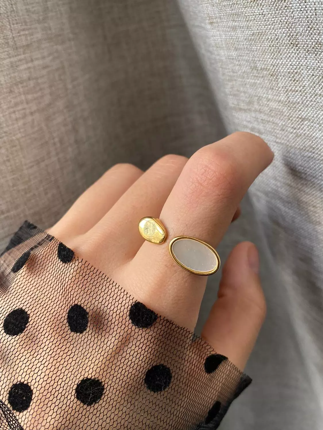 WHITE RING image