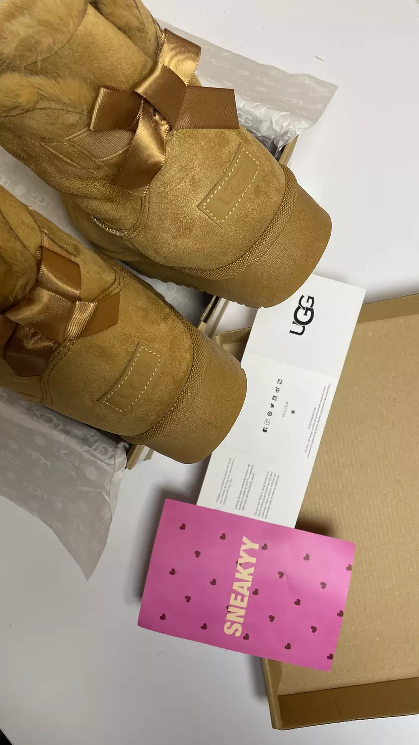 Ugg Mini Bailey Bow in Camel image