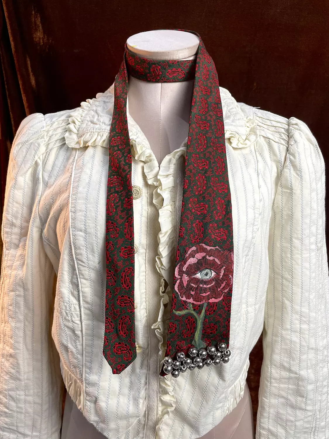 “Red eye” cravat  0