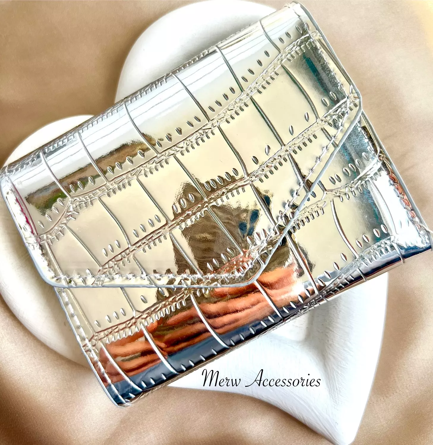 Silver wallet image