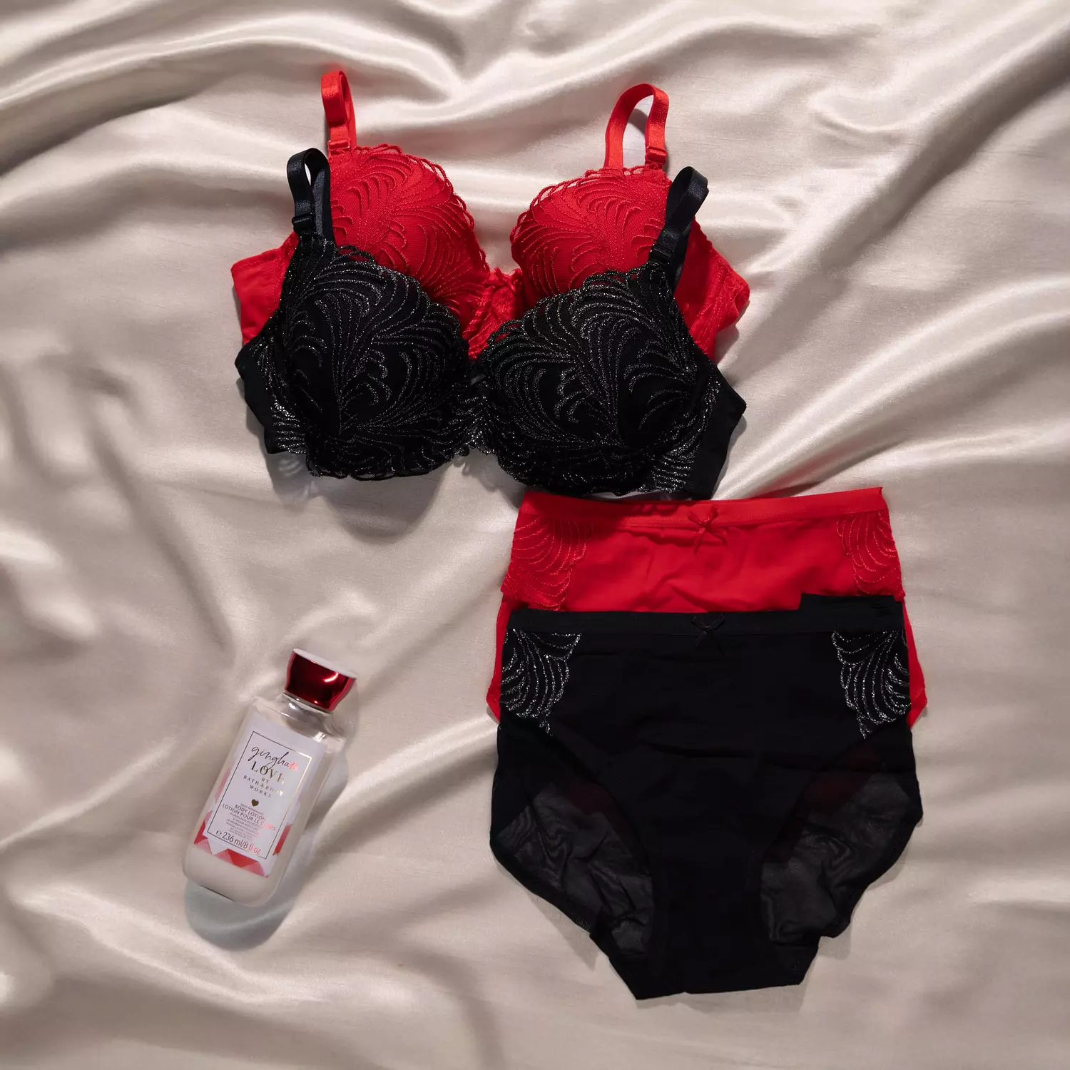 <h4>Lingerie <span style="color: rgb(44, 85, 81)">--▶</span></h4>