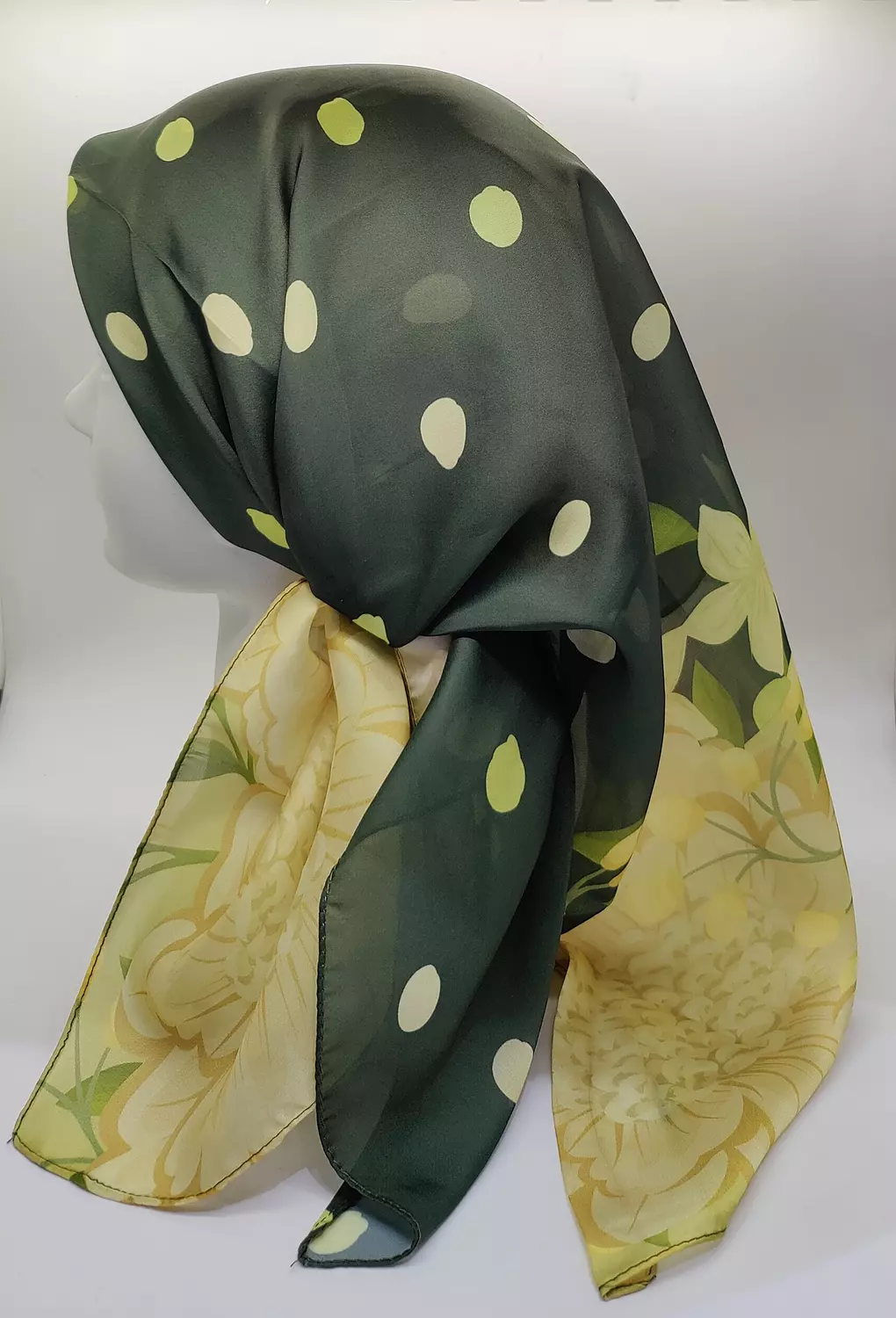 Scarf-Calm-Dots image