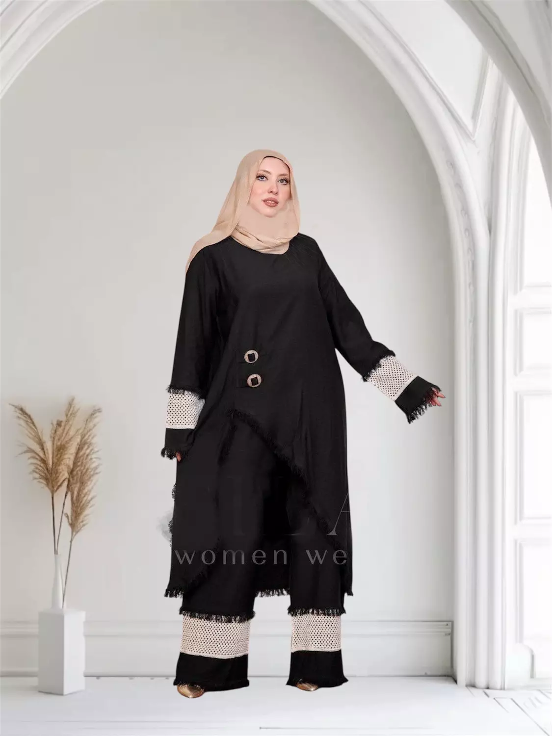 Linen Suit with Delicate Guipure – Effortless Elegance image