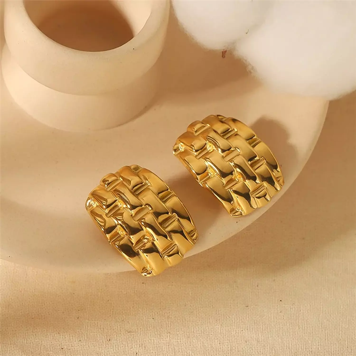 Rivo Earrings image