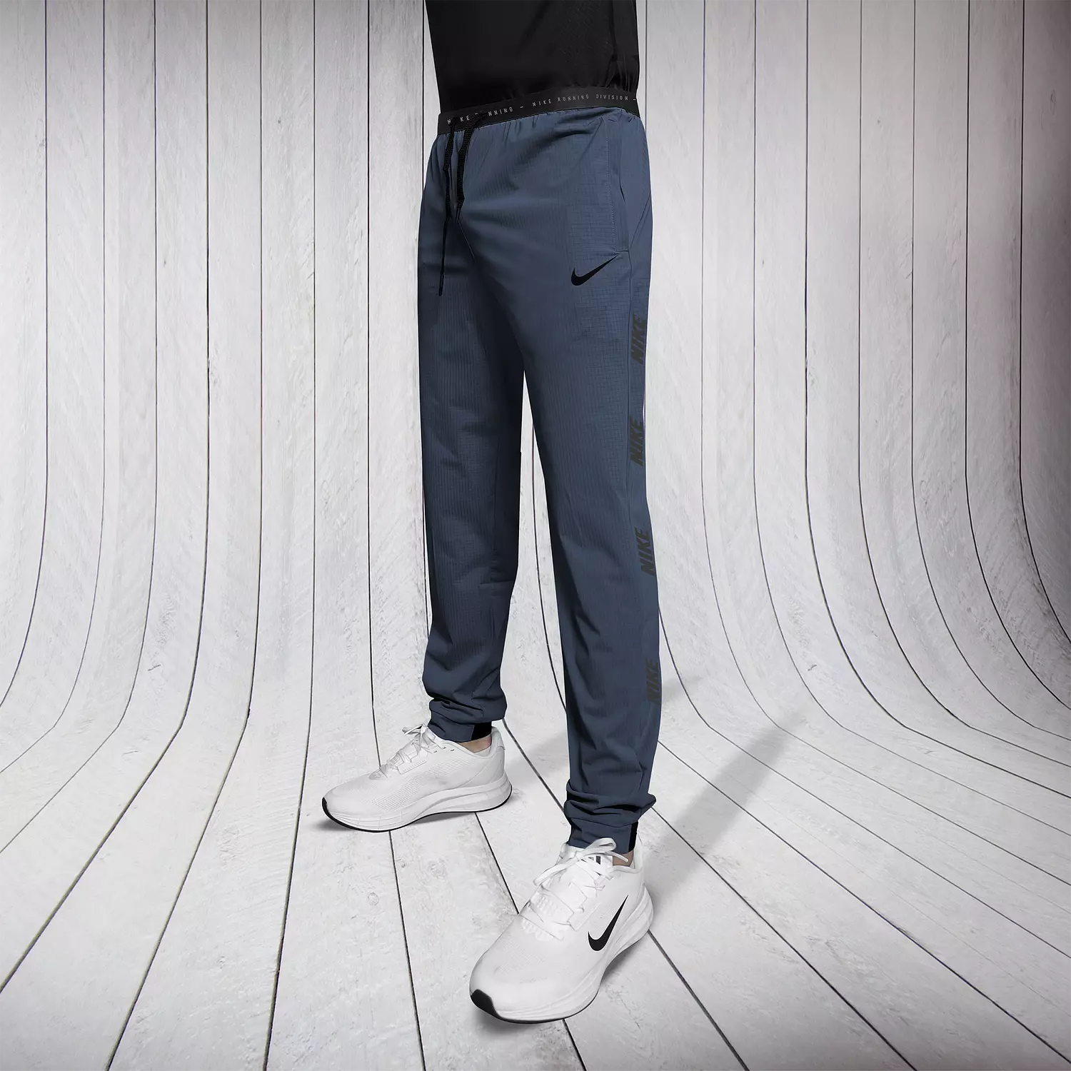 NIKE WATERPROOF SPORTS PANT  2