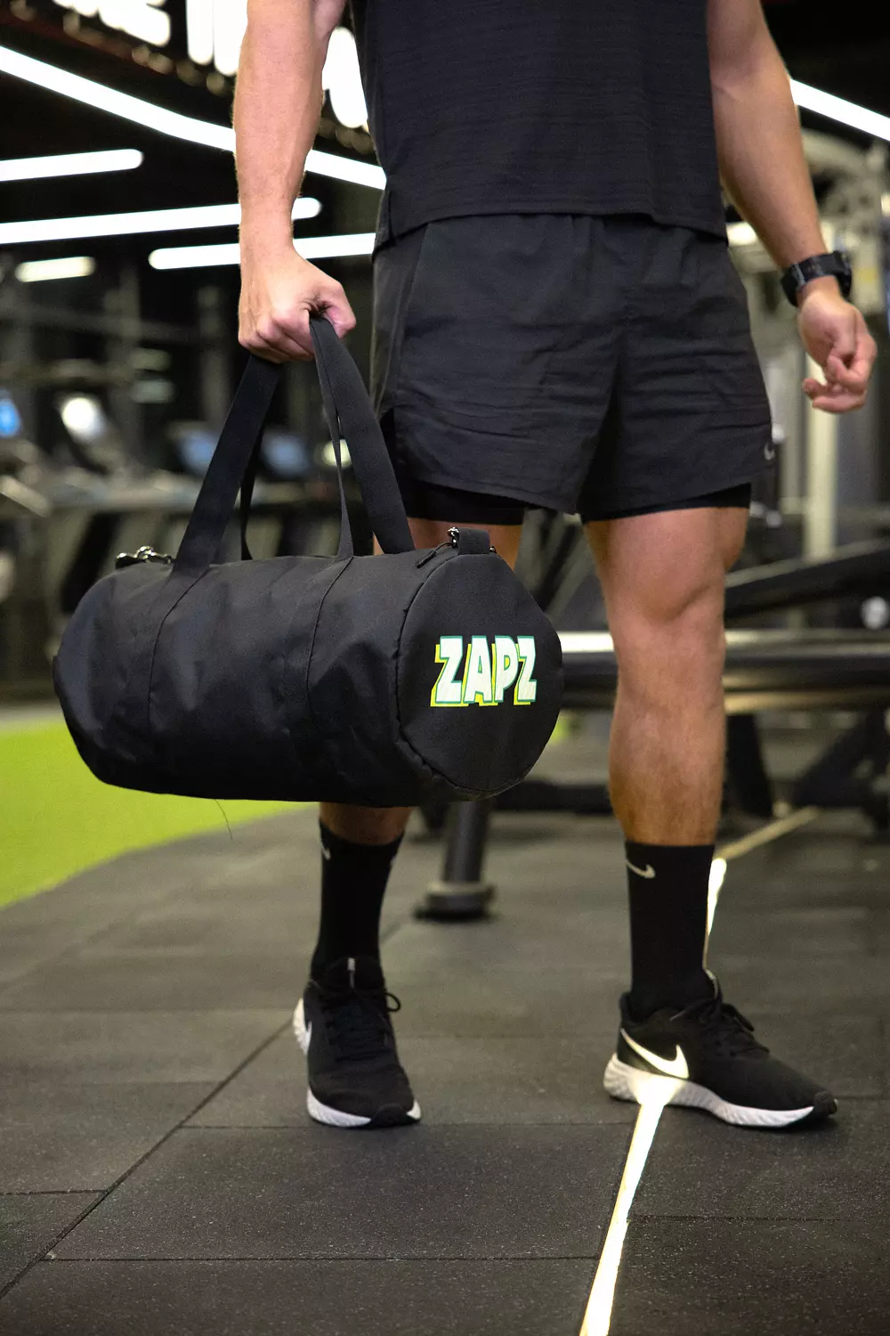 <p><span style="color: rgb(18, 17, 24)">BLACK DUFFEL BAG</span></p>