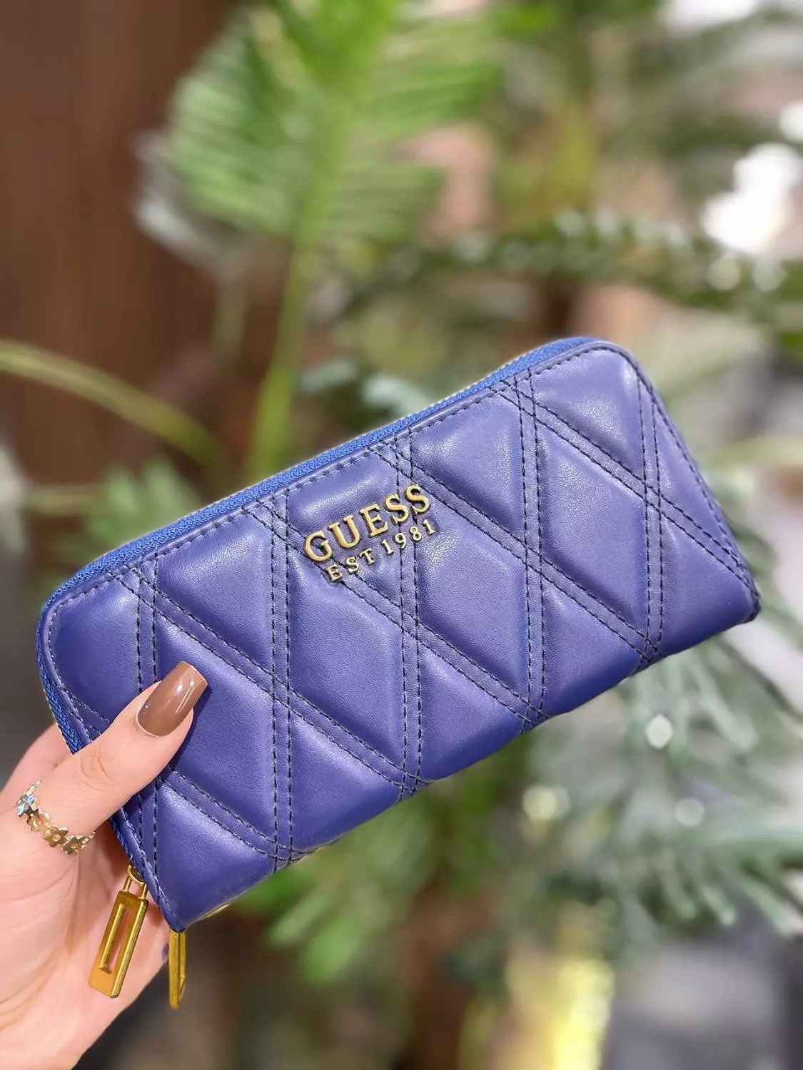 Guess Wallet W04 4
