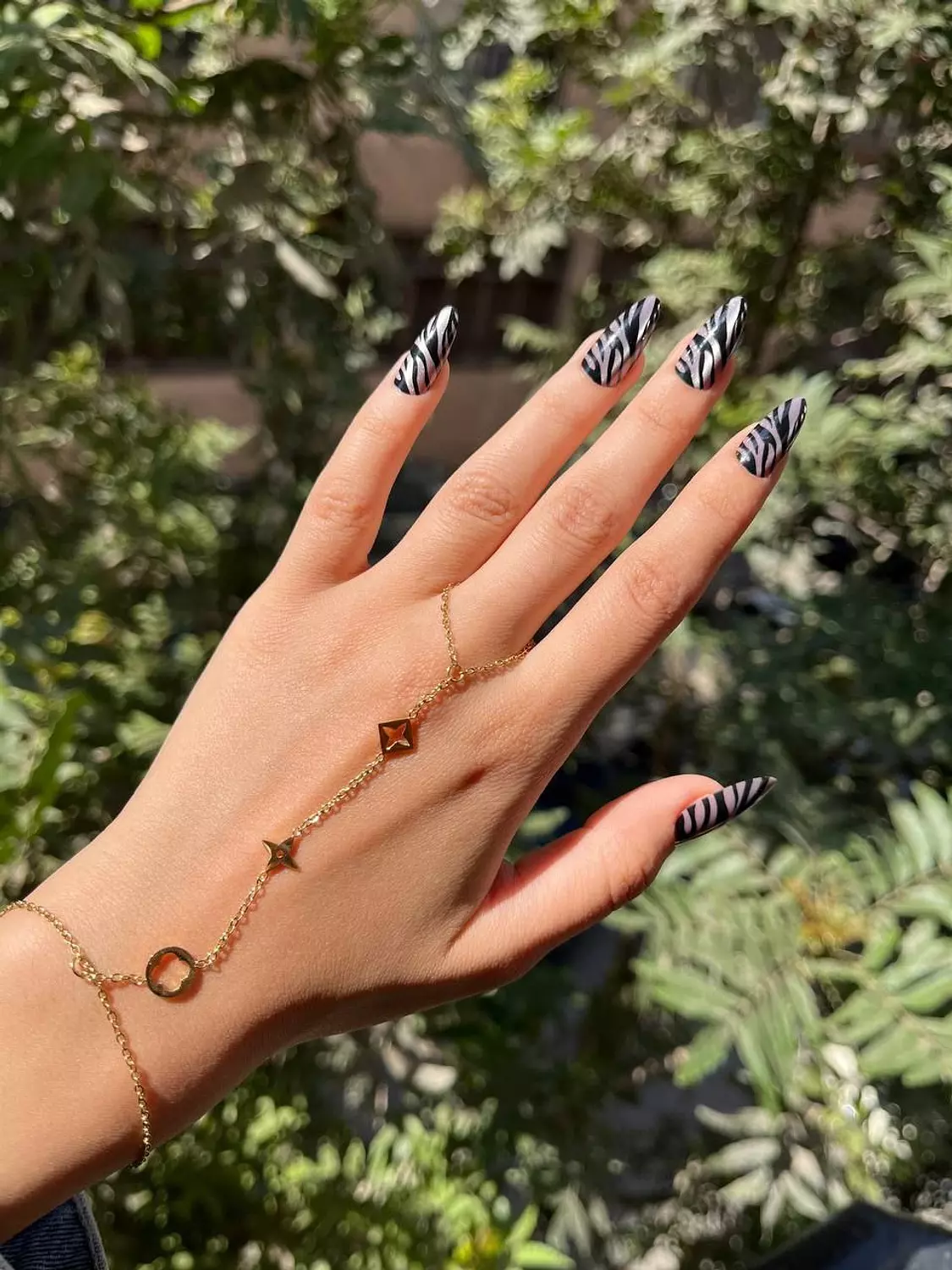 Hand-chain H7 image