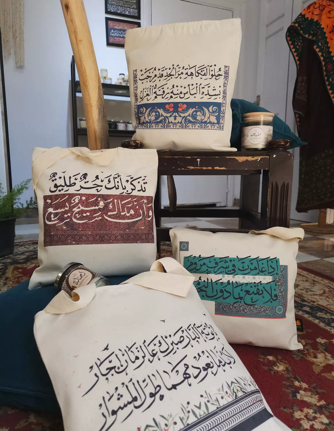 Tote Bag/تذكر بأنك حُر طليق  hover image