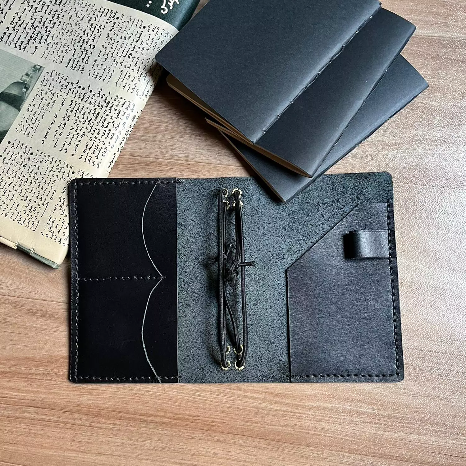 Bifold A6 with pockets  5