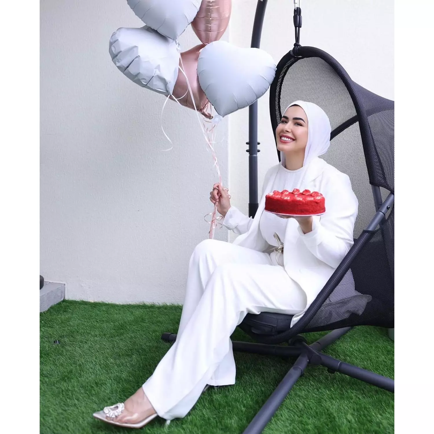 WHITE SUIT 3