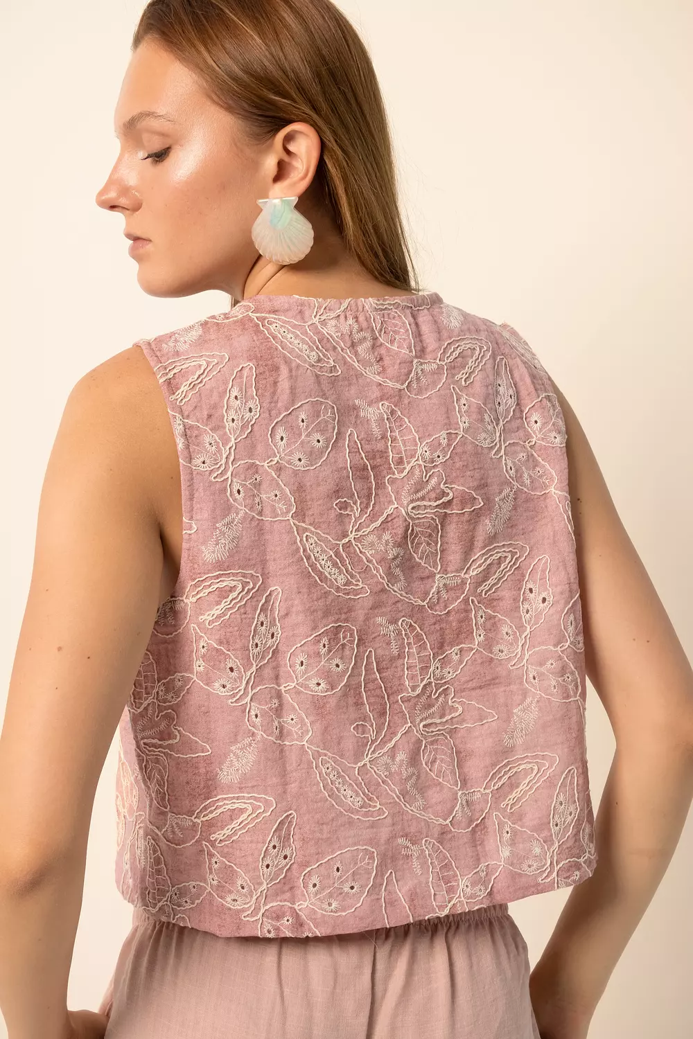 Embroidery Leaves Vest - Cashmere 3