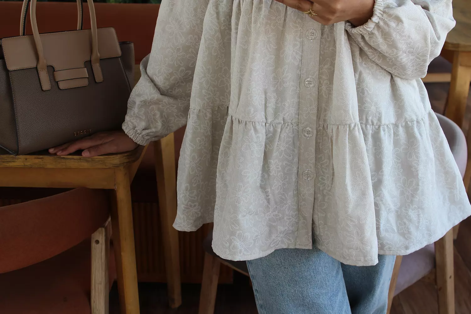 Ruffled Floral Blouse 🤍 3