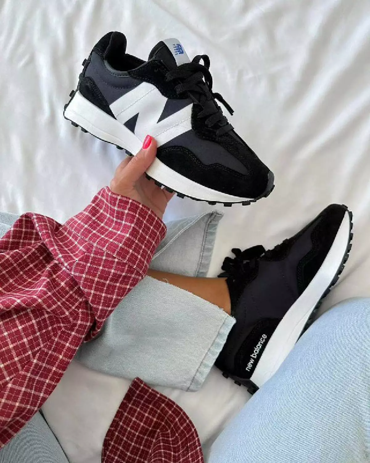 New Balance 327 Black and White 1