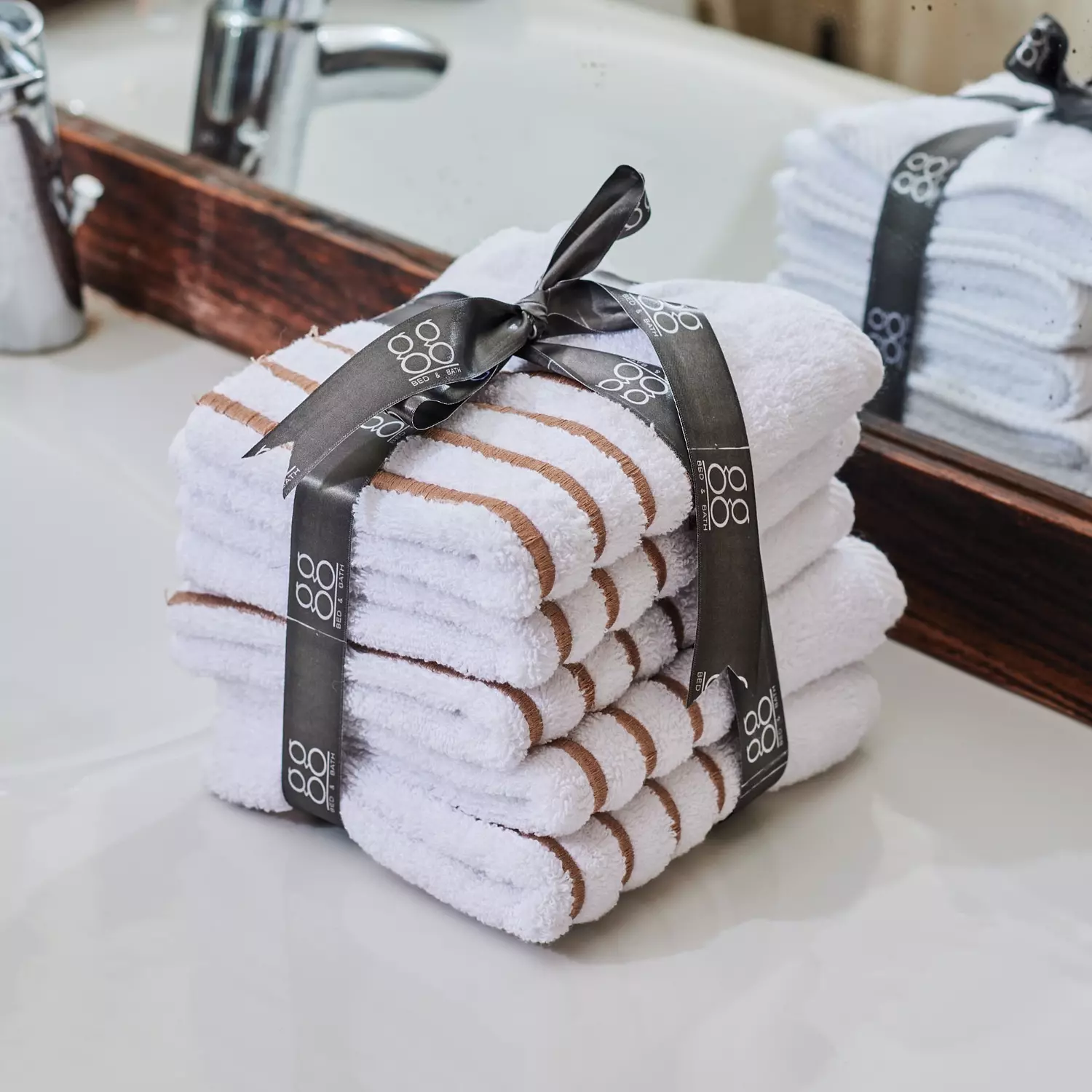 White stripped gold Medium towel set image
