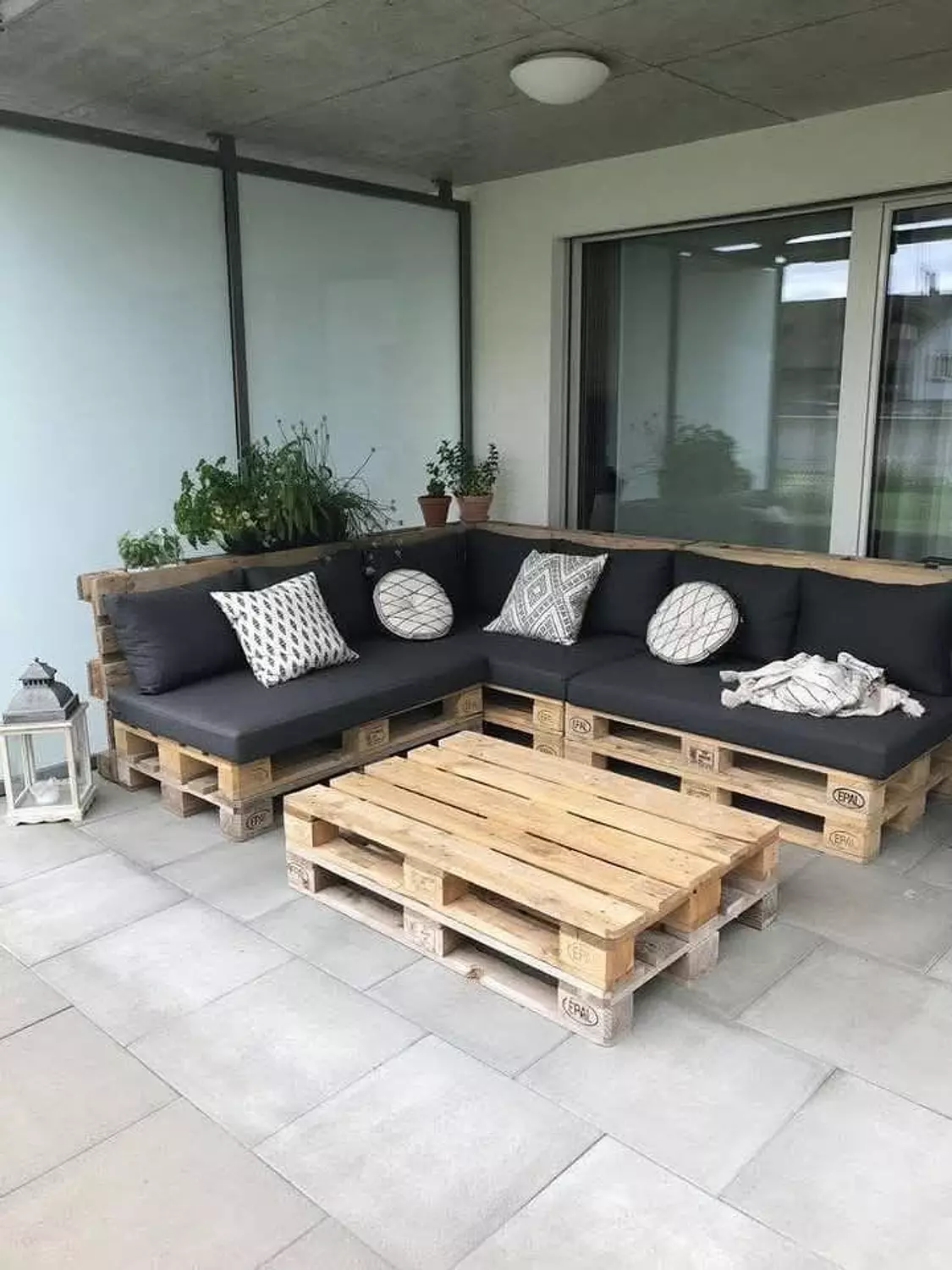Pallet sofa (extra pallet back) 7