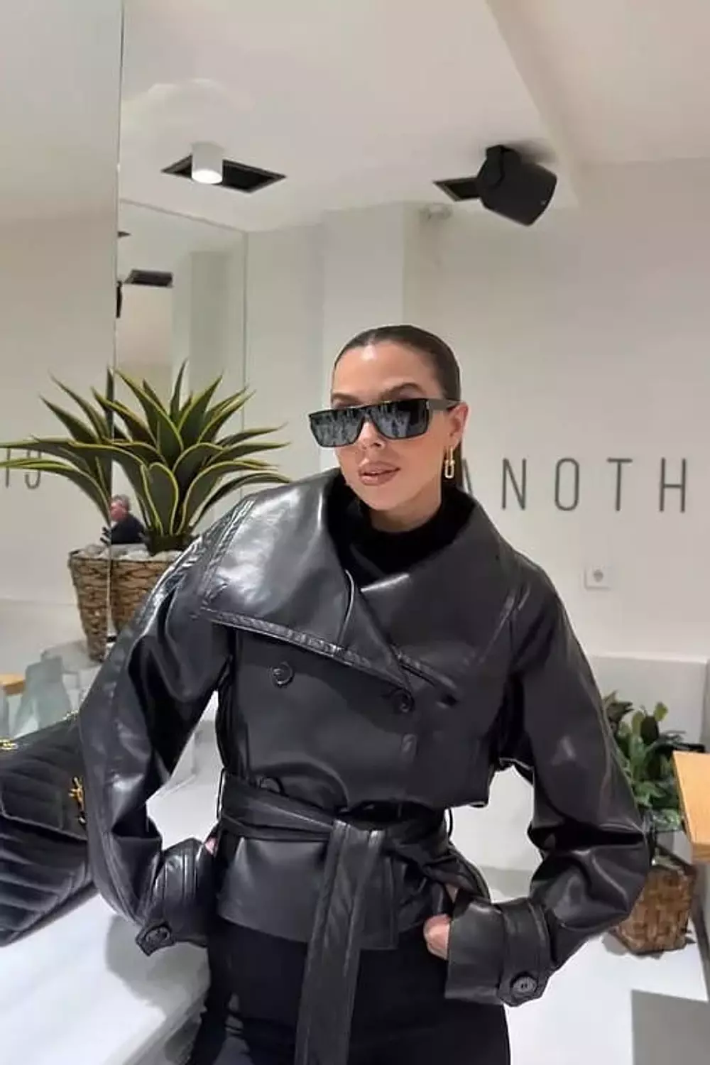 <p style="text-align: start">Cropped Jacket</p>