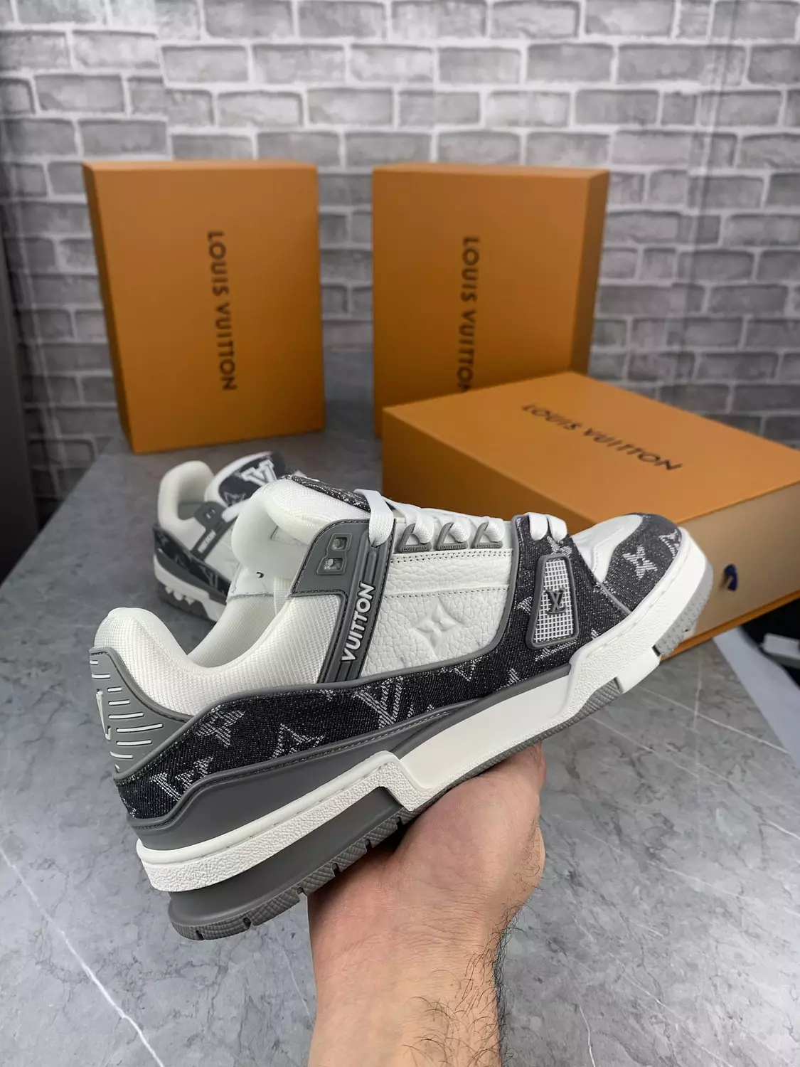 LV Sneaker Grey/ White 2