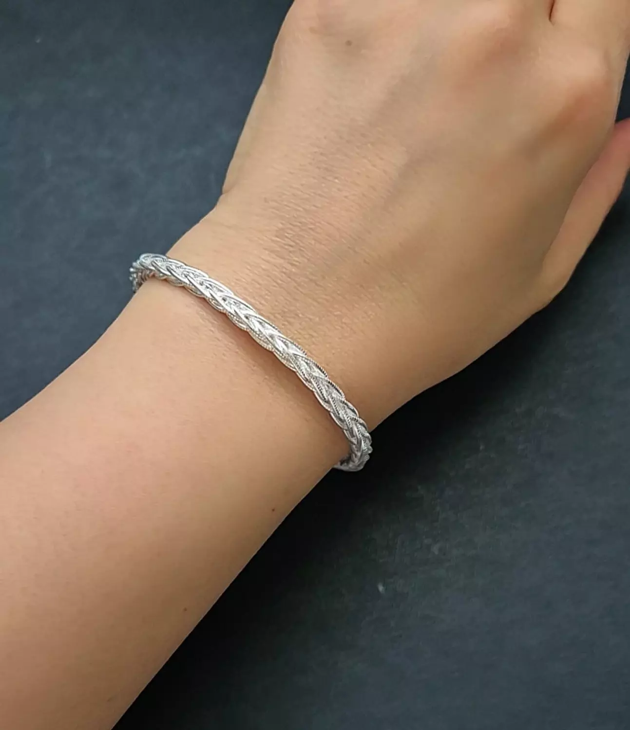 Tight braids bracelet image