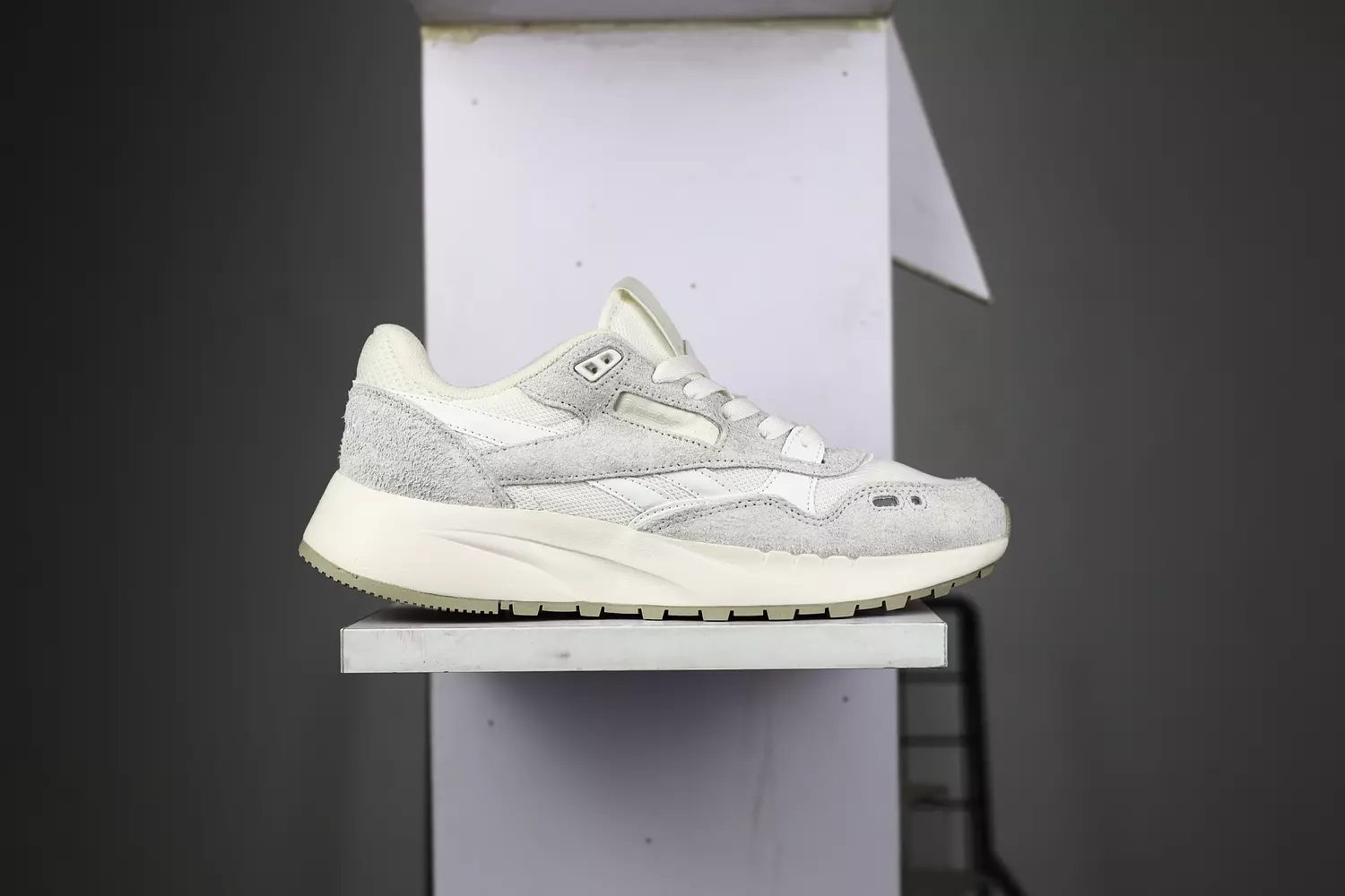 Reebok Classic Leather2400 hover image