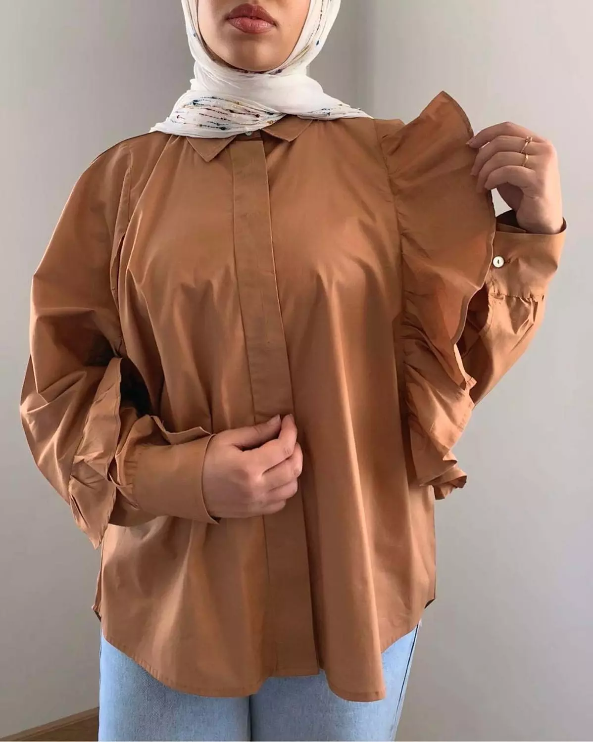 RUFFLES SHIRT IN CAMEL 2