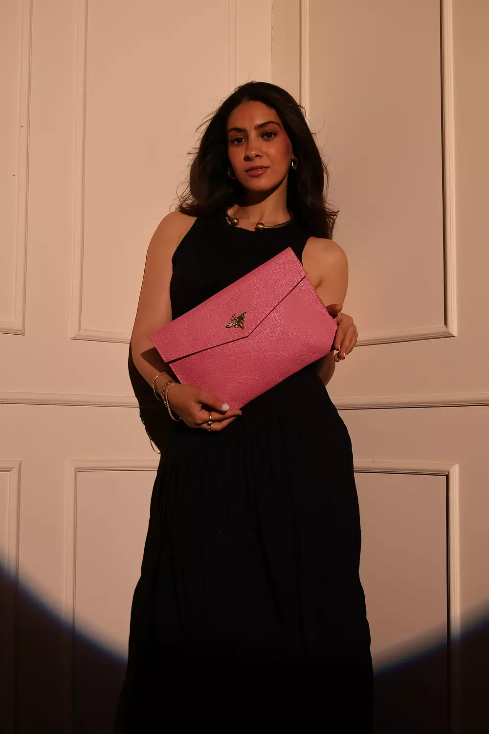 VeeV PinkyBee Clutch 3