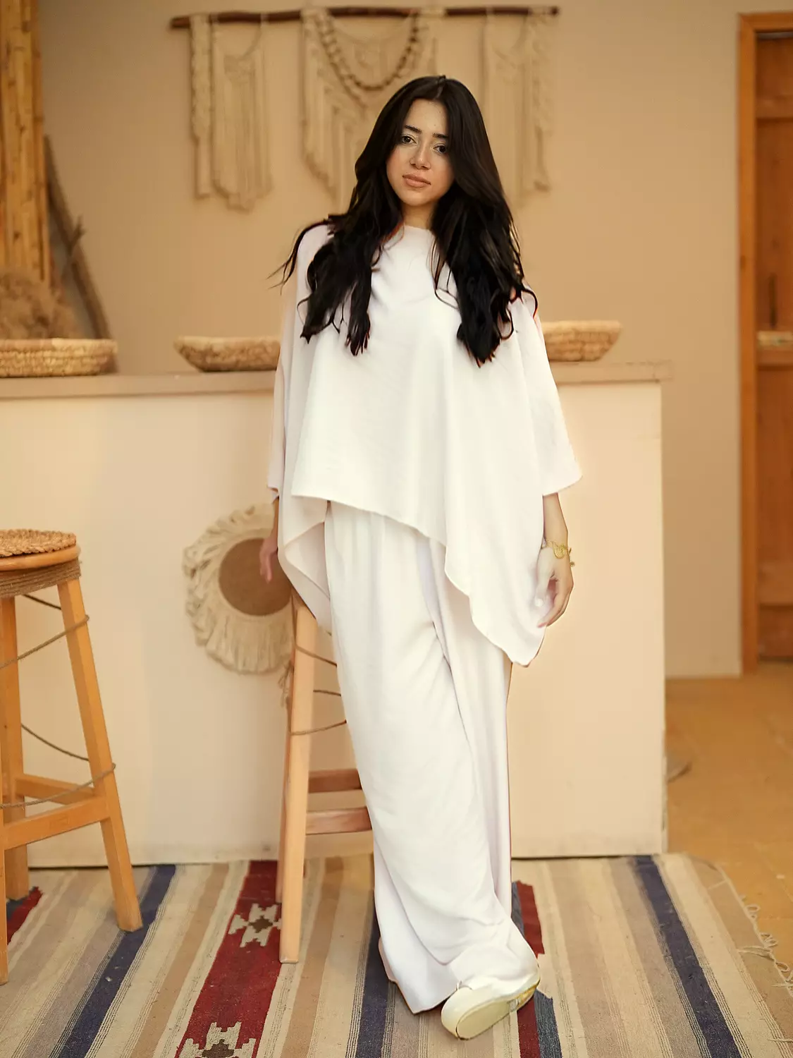SILKY WHITE WOMAN SET image