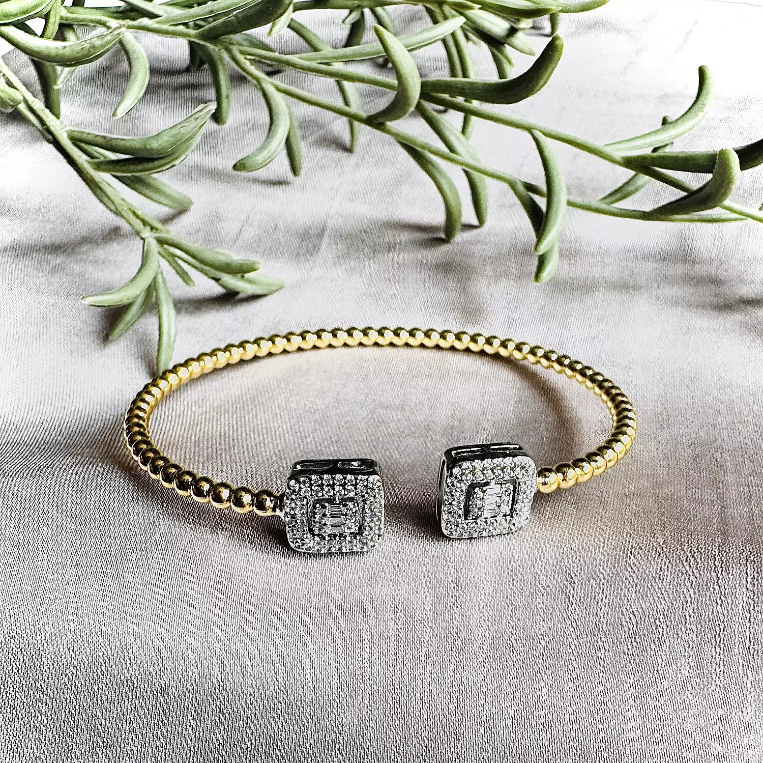 Double zircon shapes open bangle 4