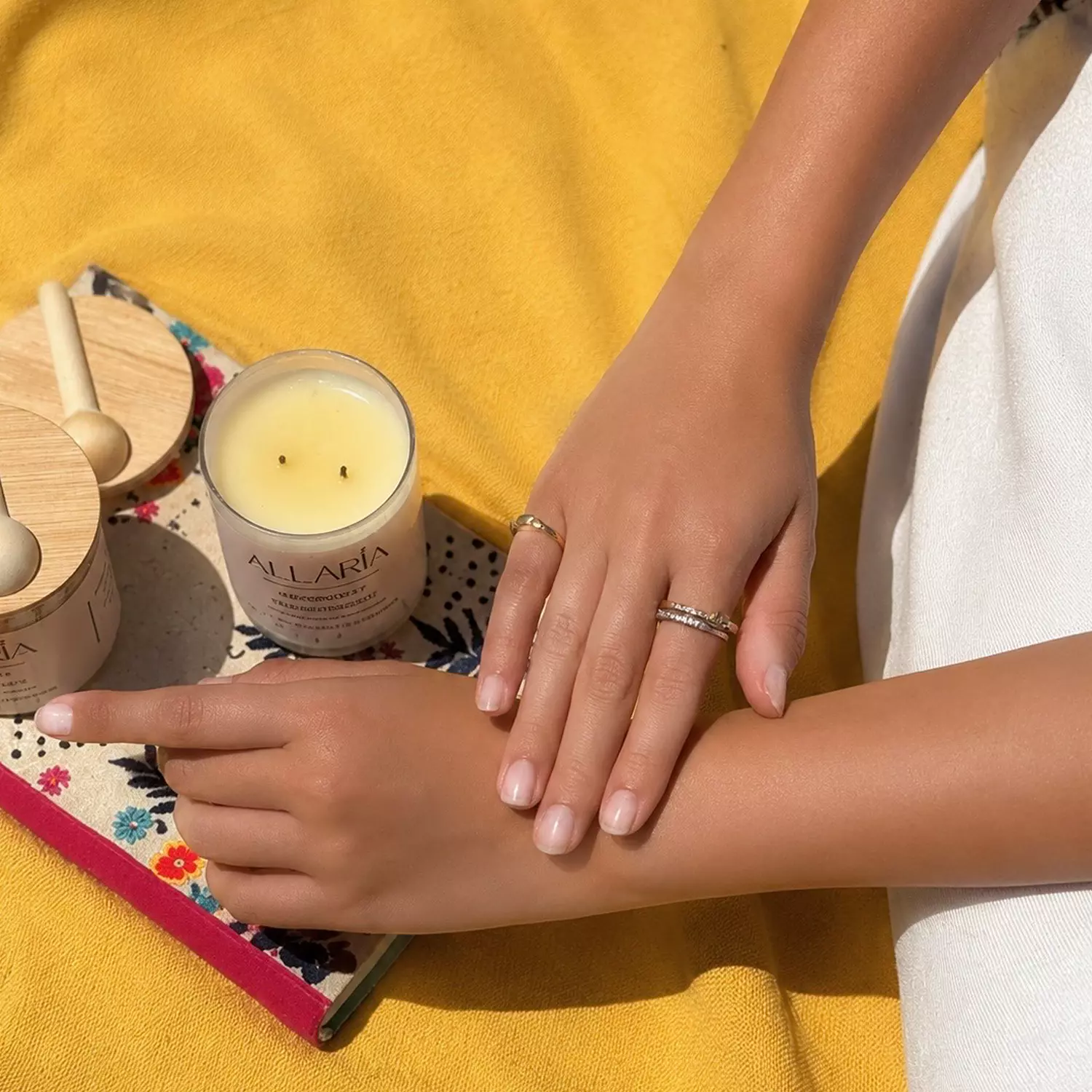 Calma Massage Candle (Aromatherapy) image
