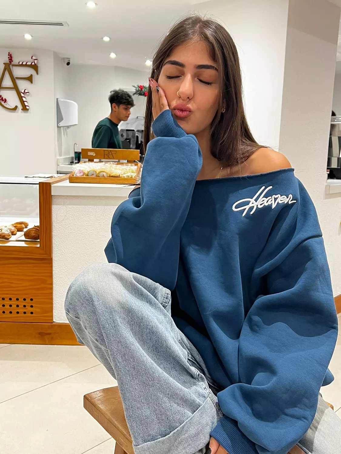 hoodie off shoulder embroidery  12