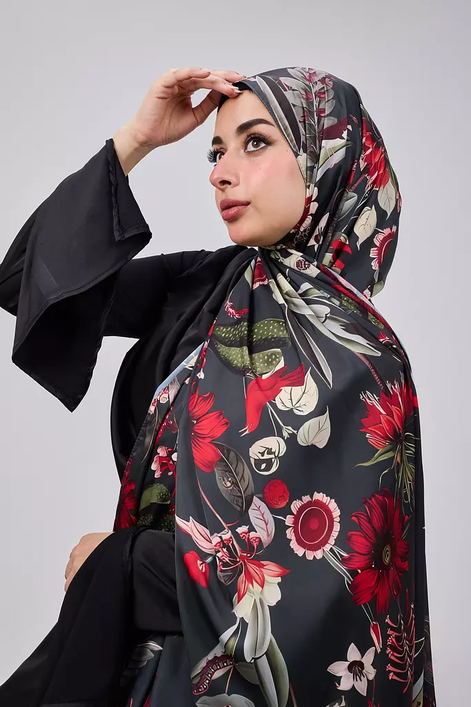 <p><strong><span style="color: rgb(0, 0, 0)">Rectangular silk scarves</span></strong></p>