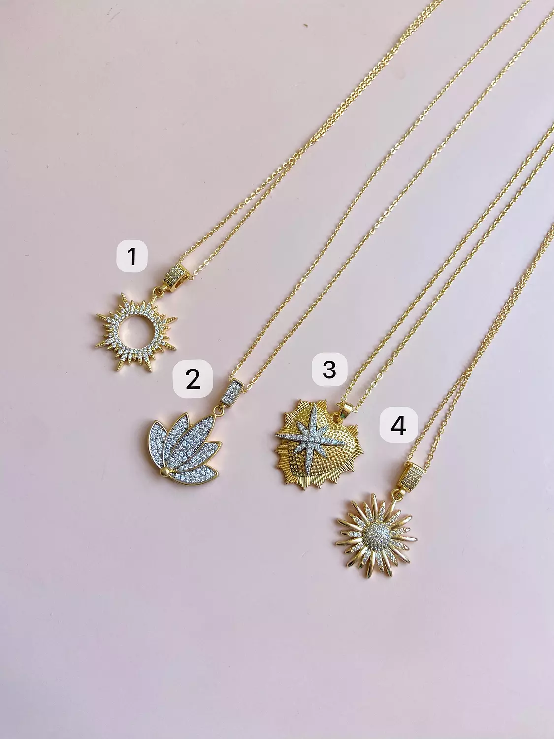 Sahar glow necklace 1