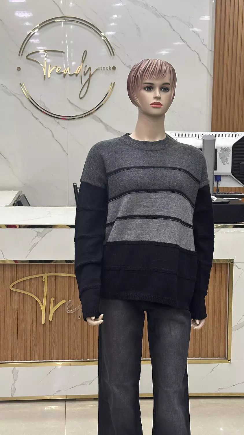 Round Neck Stripped Pullover 3
