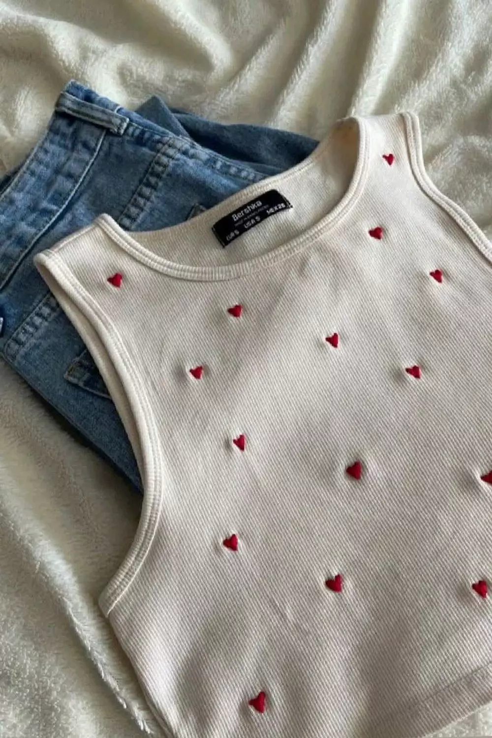 Cropped Ribbed Cotton Tank – Embroidered with Red Hearts 2