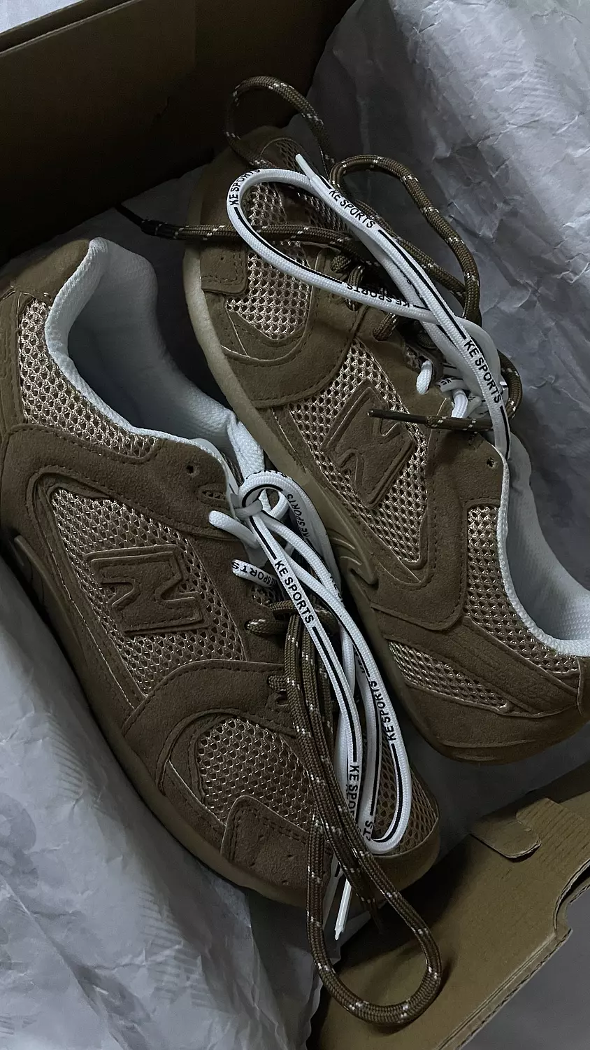 Newbalance miu miu Brown image