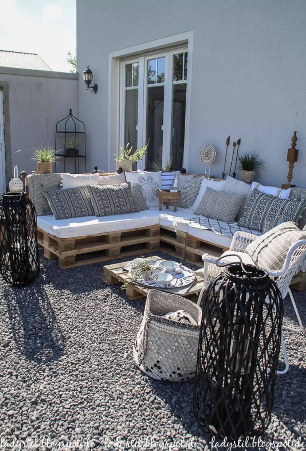 Pallet sofa 19