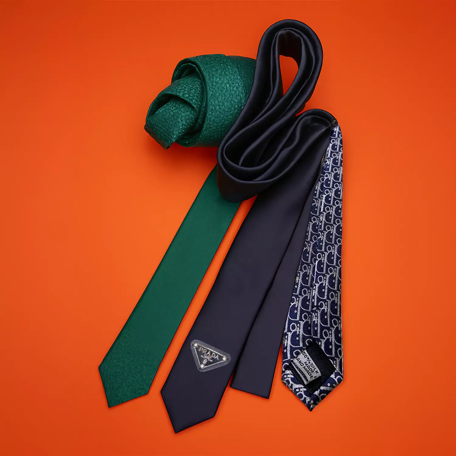 <h3 style="text-align: center"><span style="color: #ffffffff">Tie</span></h3>
