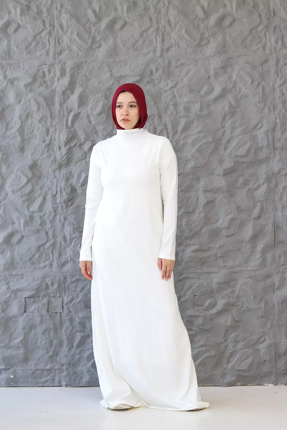 <p><strong>A-Line White Basic Dress</strong></p>