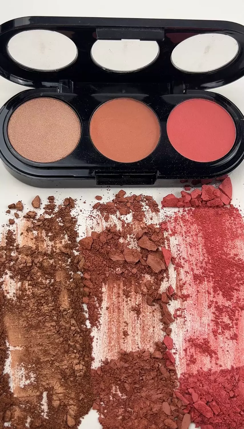 Blusher image