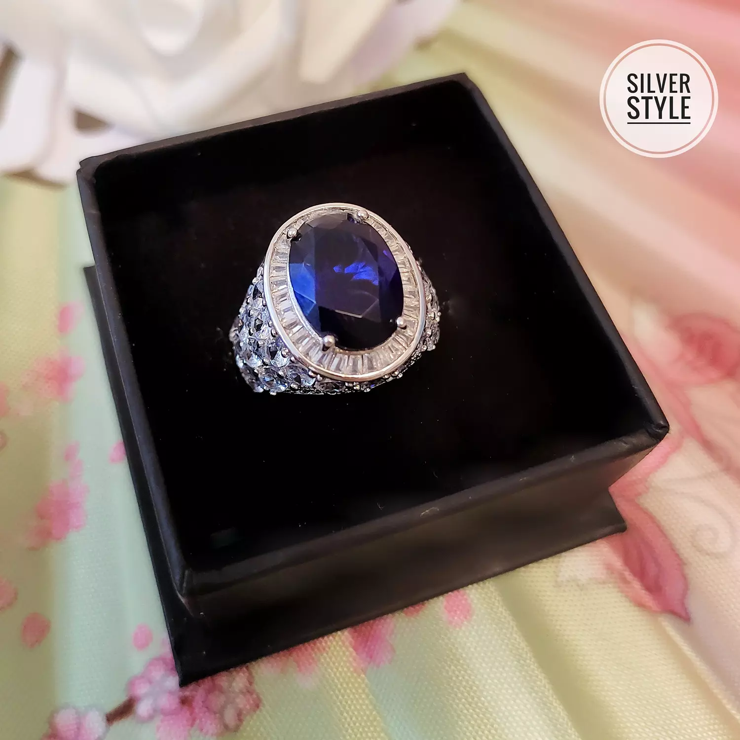 Luxurious Ring image