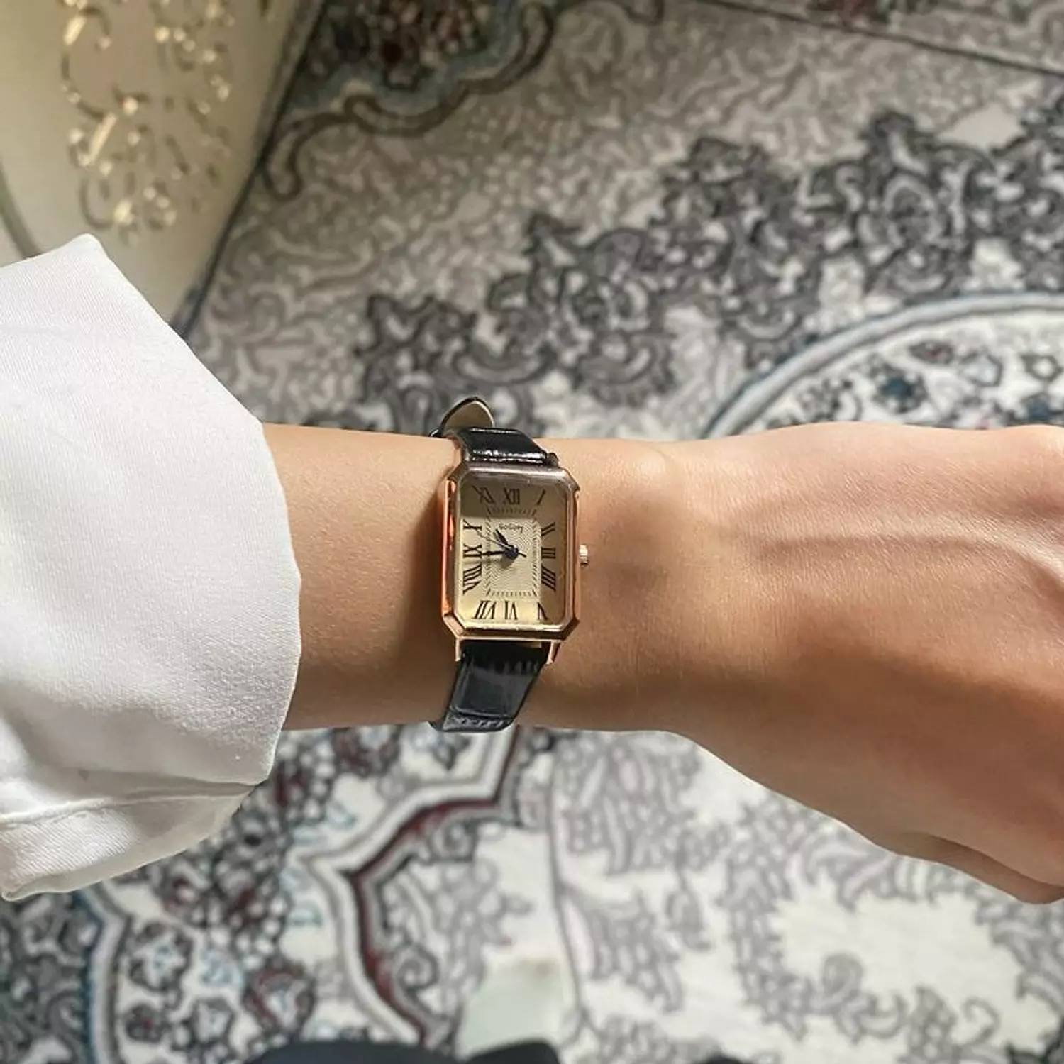 ساعة مستطيلة بسوار لون أسود image